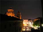 Castello Estense in notturna, piazza Garibaldi illuminata